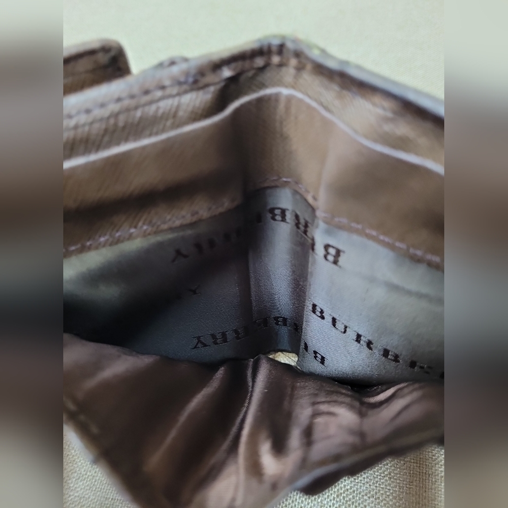 GUC, Ventage Burberry Nova Check Compact Wallet - Picture 5 of 8